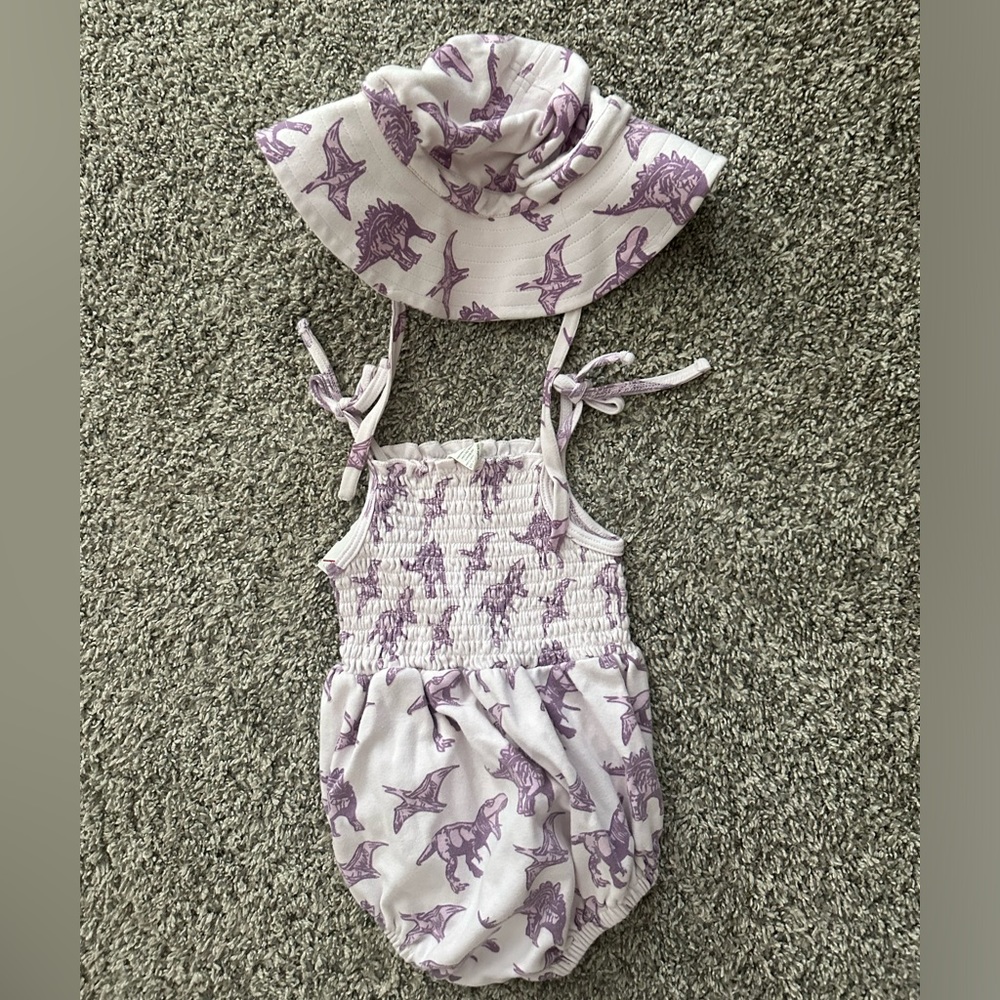 Kate Quinn Size 6-12 2 piece EUC